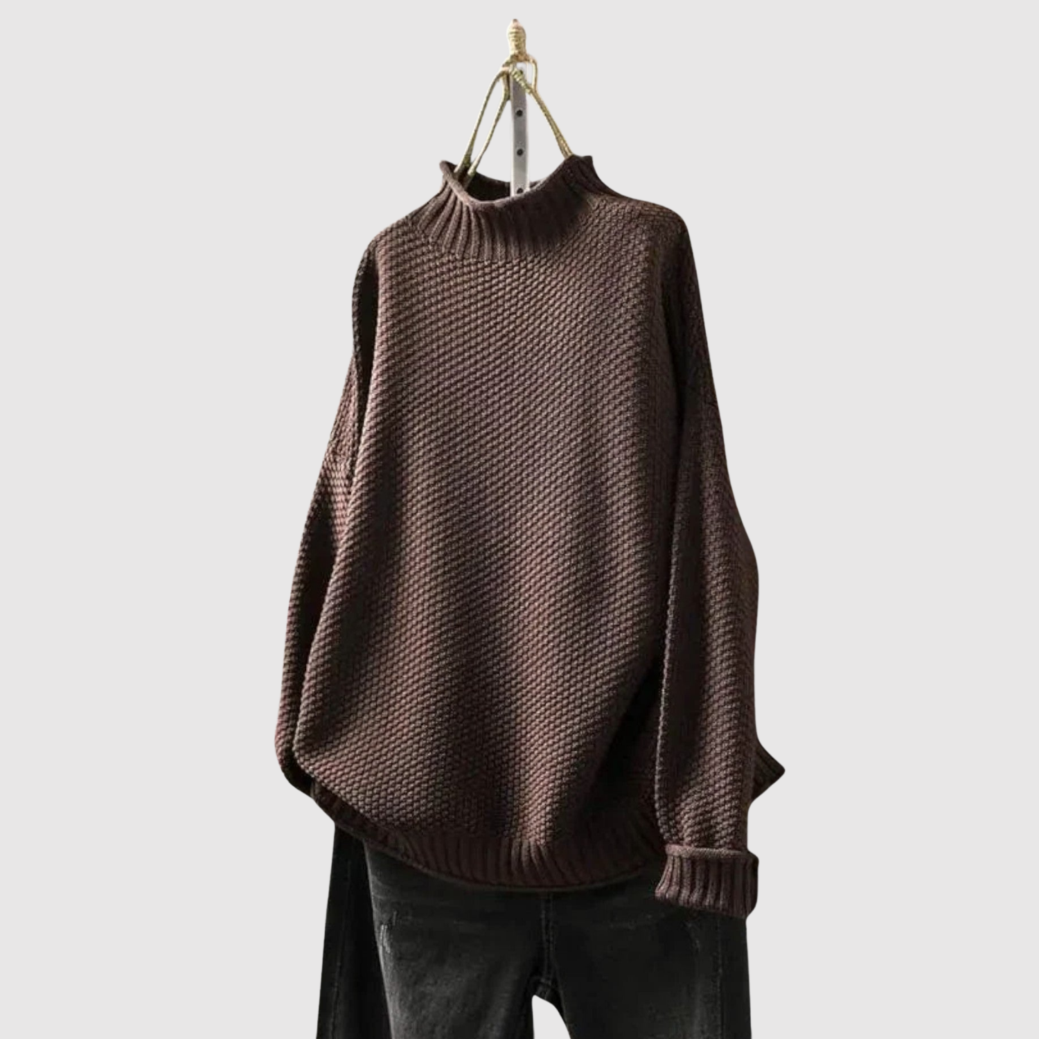 Nora – Sweter strukturalny o luźnym kroju i wysokim kołnierzu