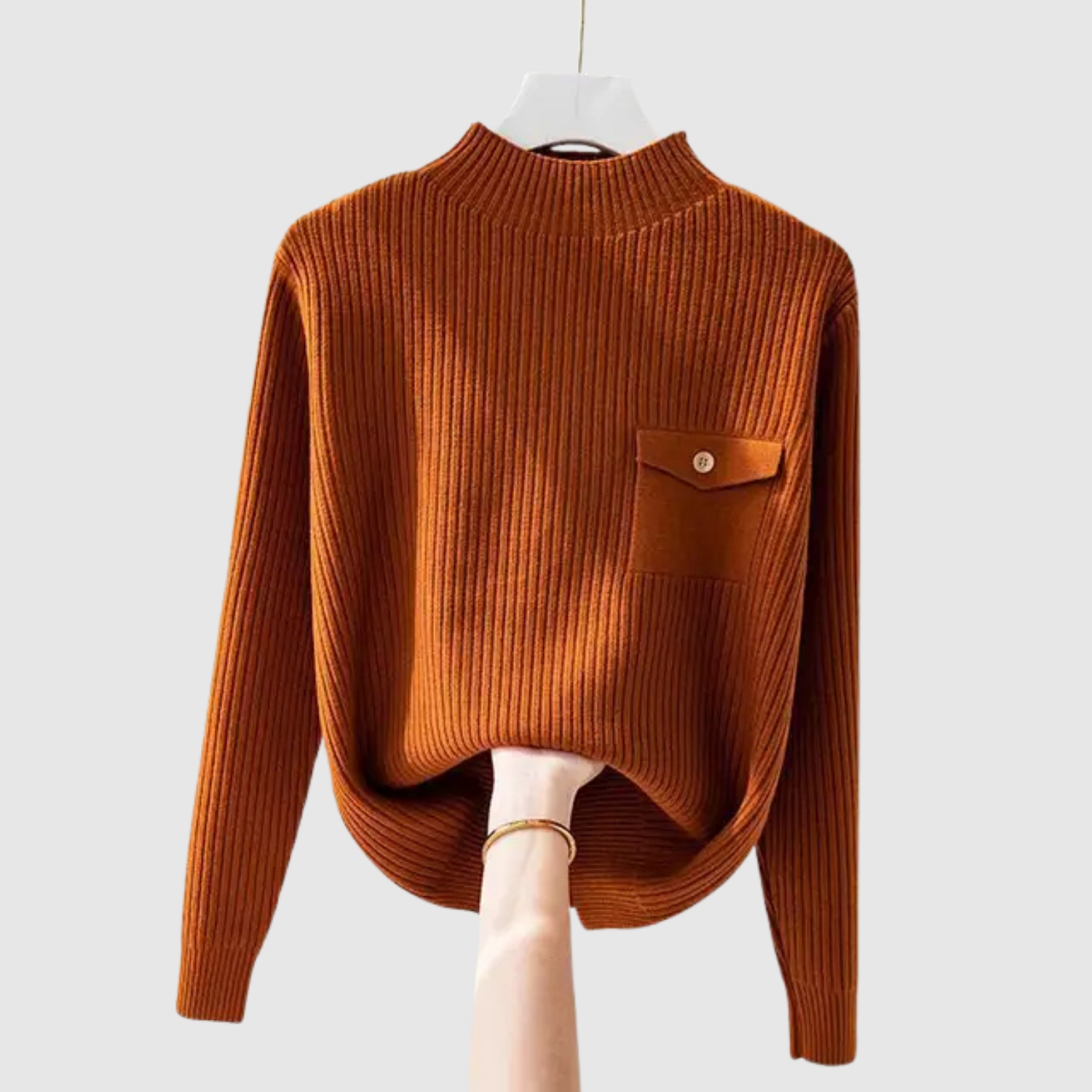 Nora – Sweter z kieszenią na piersi