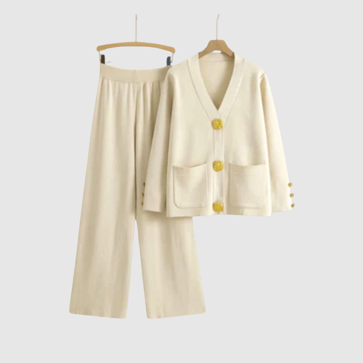 Natálie – Kombinezon z eleganckimi złotymi guzikami