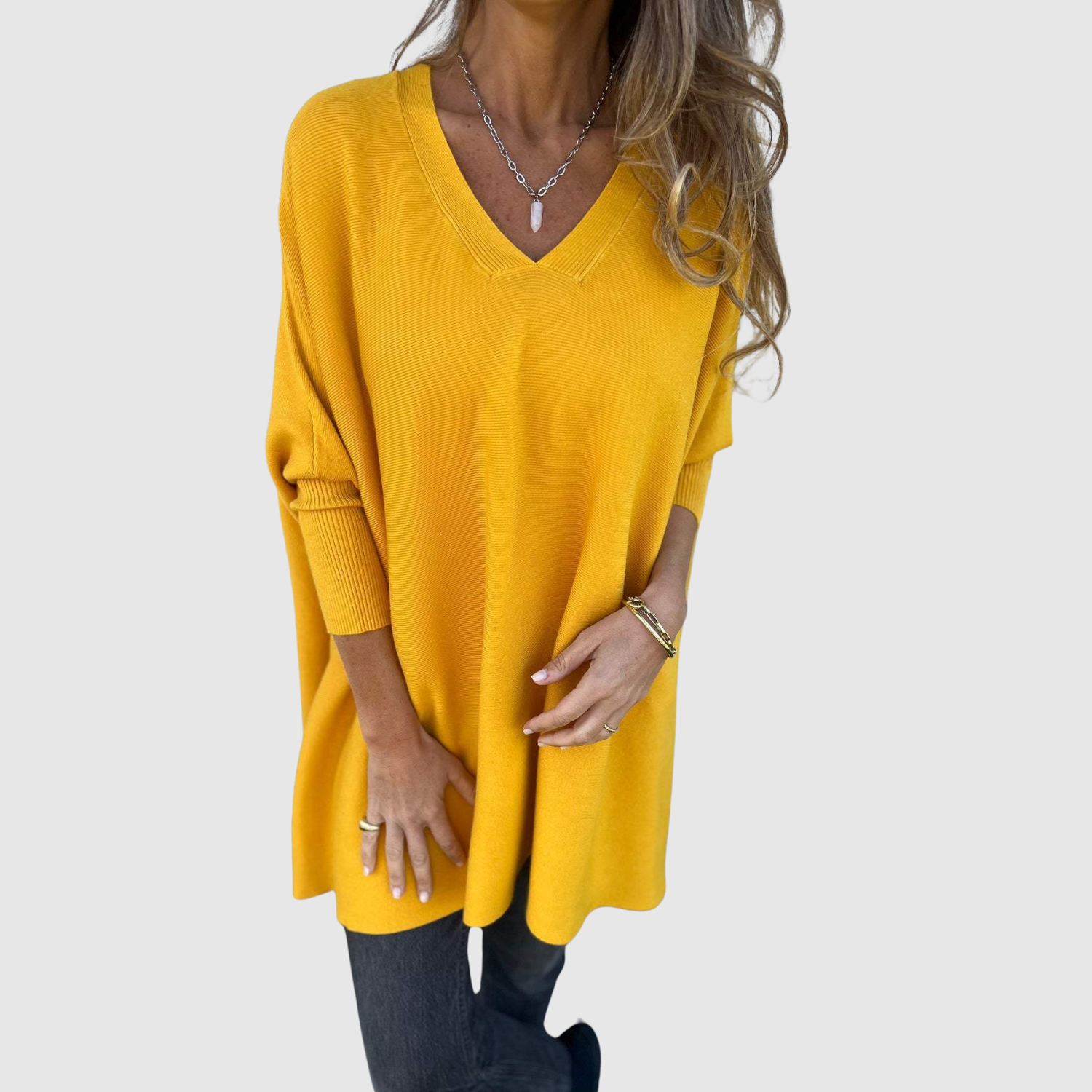 Nora – Elegancki sweter z dekoltem w kształcie V