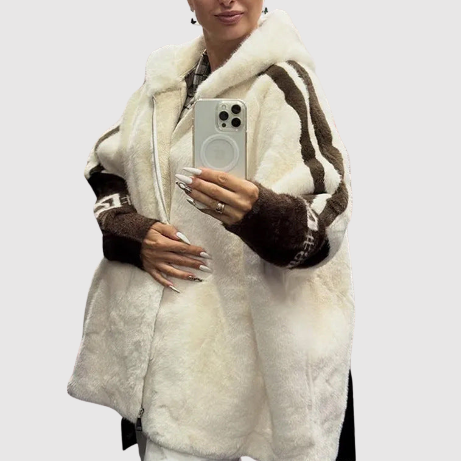 Jelena – Luksusowy płaszcz z kapturem i nowoczesnym akcentem